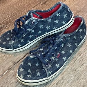 Size 9 Vans low top sneakers star pattern GUC